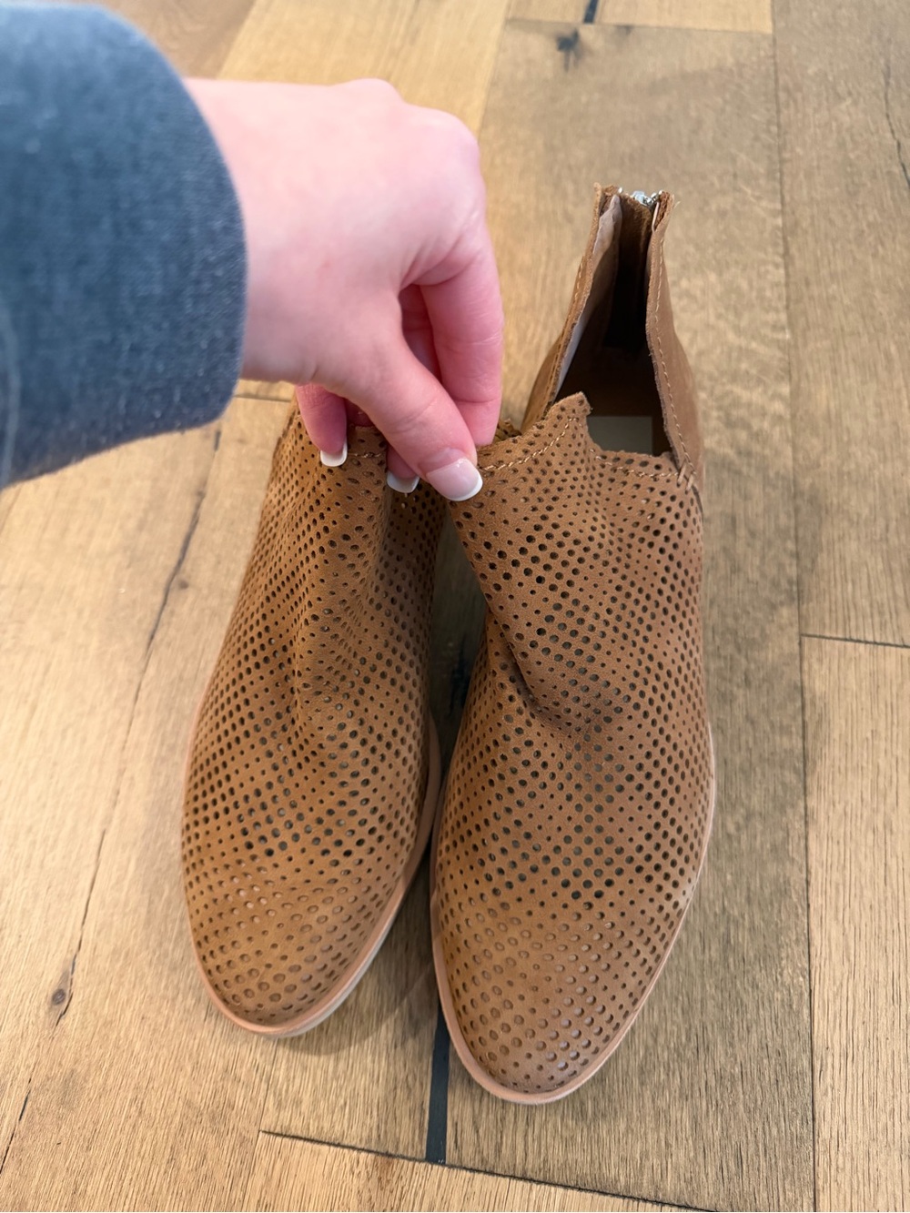 Dolce Vita Tommi Ankle Bootie Size 7.5 Brown Leather Perforated Zip Up Block - Picture 4 of 7